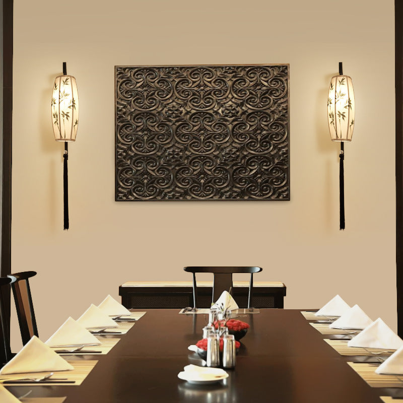 SinoGlow Wandlampe | Chinesisches Vintage-Design | Stofflaterne mit Quasten | 1-Licht