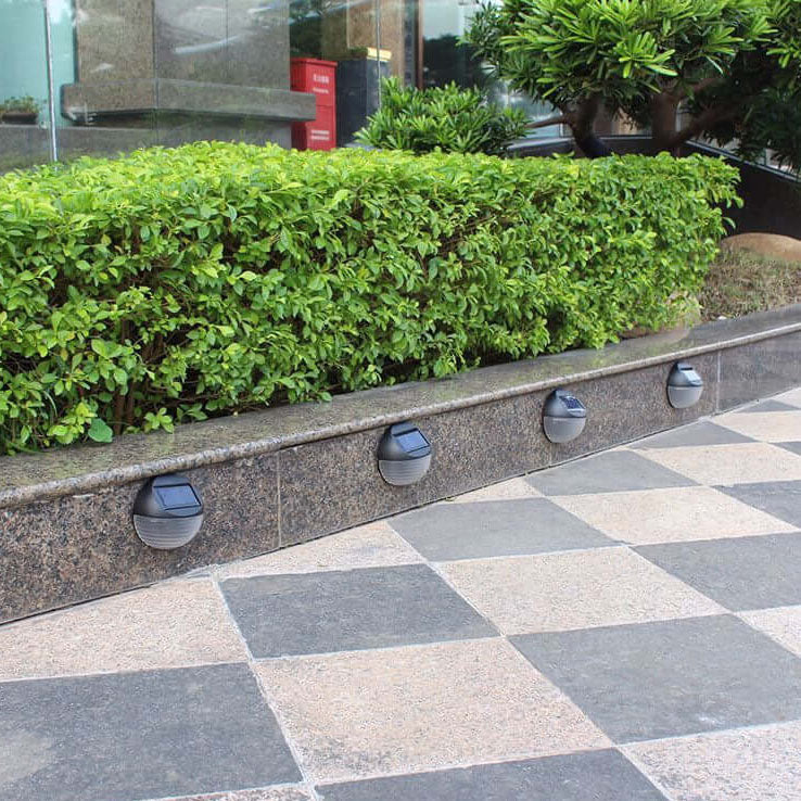 SolarArc LED Wandleuchte | Halbkreisdesign | Solarbetrieben | Außenlampe für Garten & Zaun | 6 LEDs