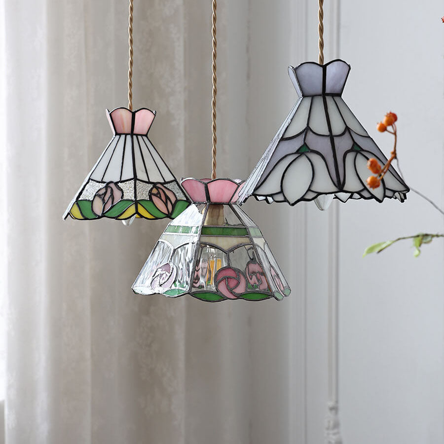 Roselume Tiffany Pendelleuchte | Vintage Rosenmotiv | Buntglas Kegelform | 1-Licht Hängelampe
