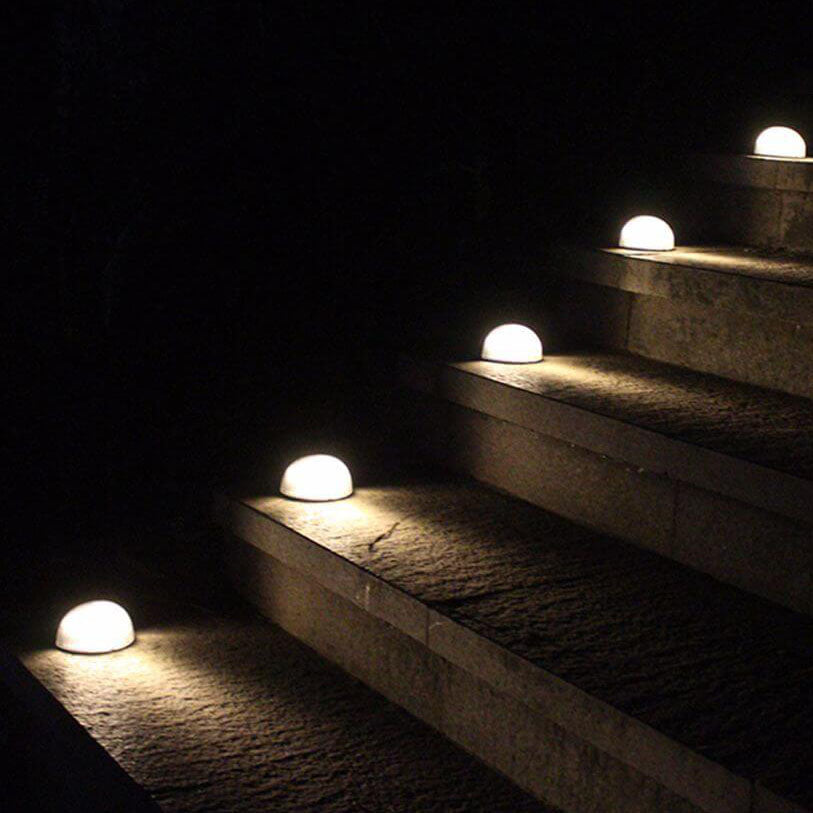 SolarArc LED Wandleuchte | Halbkreisdesign | Solarbetrieben | Außenlampe für Garten & Zaun | 6 LEDs