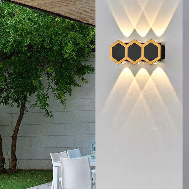 LumoHex Prime | Modernes Outdoor LED Wandlicht | Hexagon Schwarz-Gold Kombination