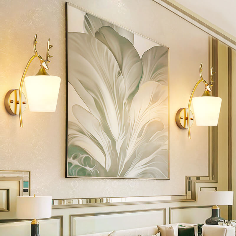 Branvia AntlerGlow Wandleuchte | Nordisches Design | Glas-Kegelschirm | 1-flammig | Rustikaler Stil