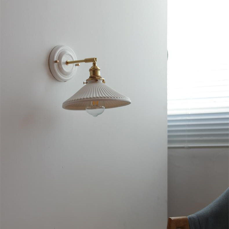 LumiZen Vintage Japanische Keramik & Messing Wandlampe | 1-Licht | Klassisches Design | Wohnzimmer Deko | Elegante Beleuchtung