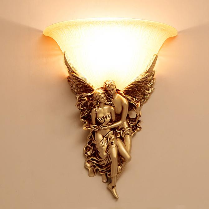 AngeloEmbrace Wandlampe | Retro Engel-Design | Harz-Wandleuchte | 1-Licht Beleuchtung für stilvolle Räume