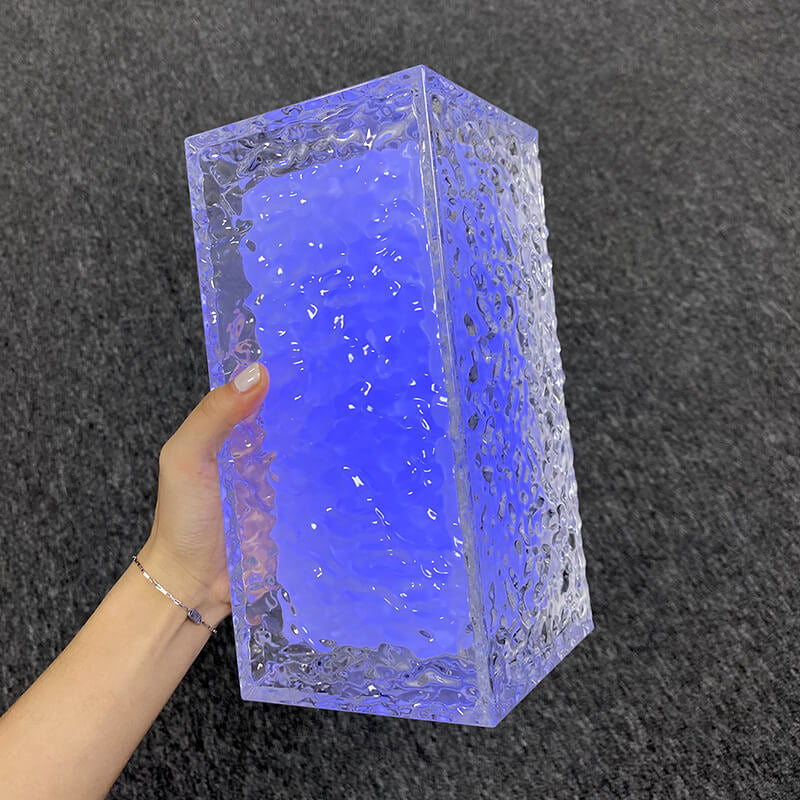 FrostGlow RGB LED Tischlampe | Acryl Eiswürfel Design | Dekoratives Stimmungslicht | Wiederaufladbar