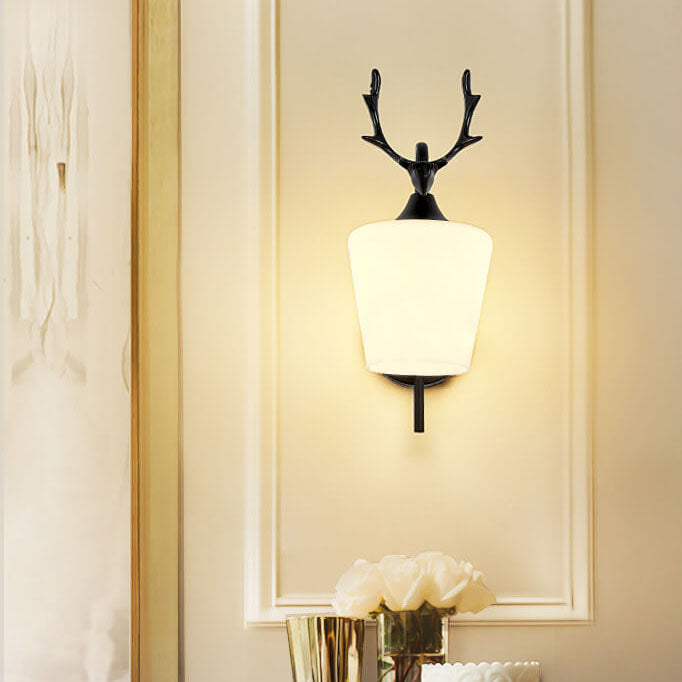 Branvia AntlerGlow Wandleuchte | Nordisches Design | Glas-Kegelschirm | 1-flammig | Rustikaler Stil