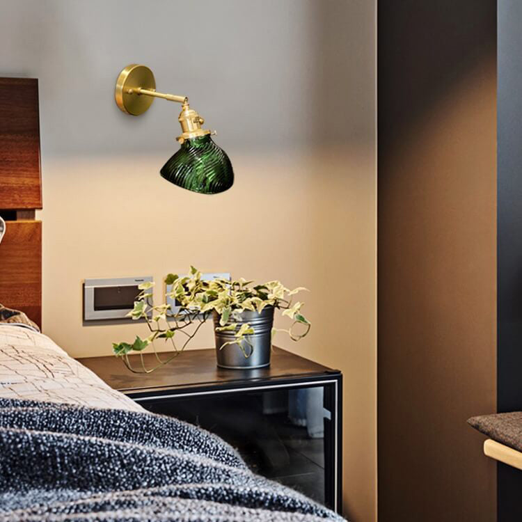 Emerlux Verdant Wandlampe | Vintage Design mit Smaragdgrünem Glas & Messingarm | Hochwertige Beleuchtung