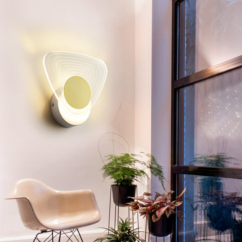 Luxoria Geo LED Wandleuchte | Goldenes Geometrisches Design | Acryl & Modern | Warmes Licht