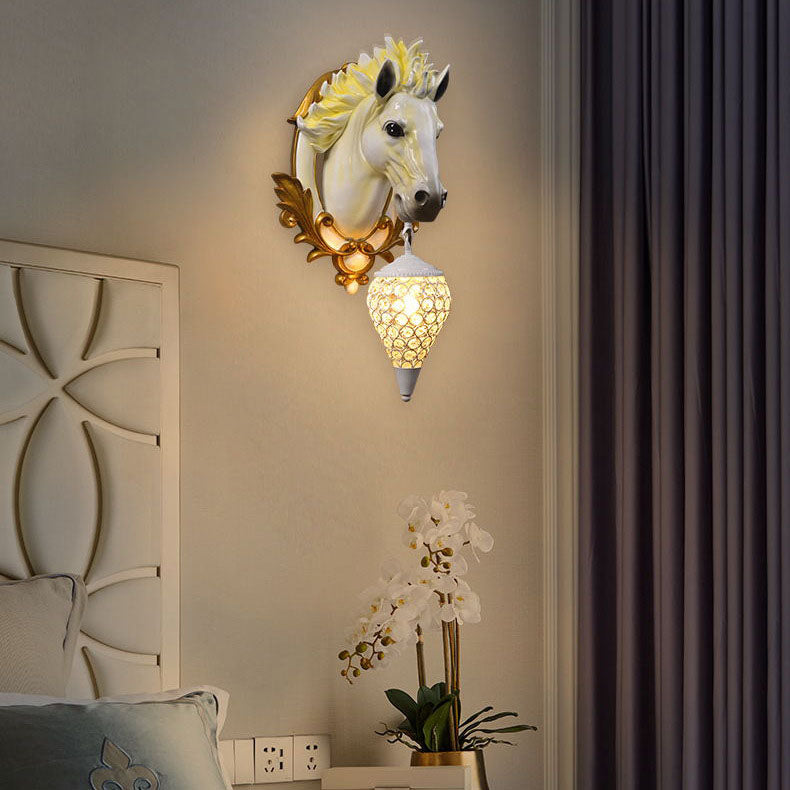 Equilux Wandlampe | Modernes Pferdekopf-Design | Kristallrunder Schirm | 1-flammig | Wohnzimmer-Beleuchtung