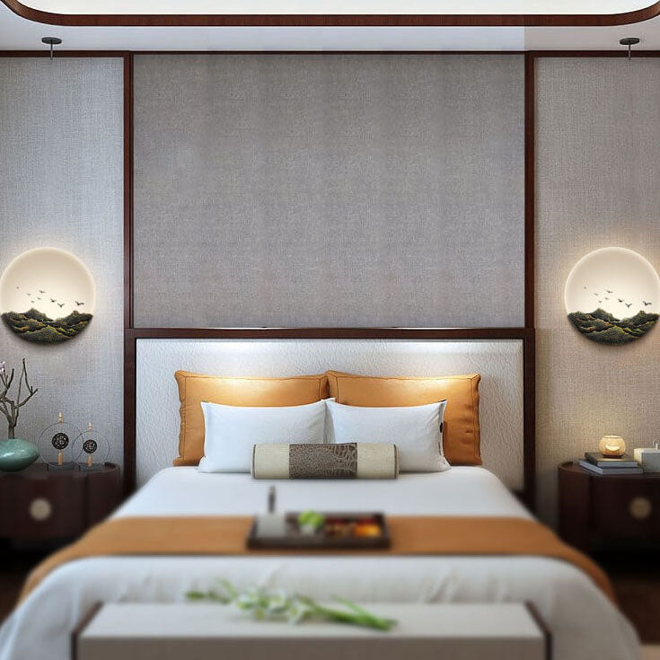 MountainGlow Chinesische Wandleuchte | 3D-Resin-Bergskulptur & Acryl | Runde LED-Lampe | Klassisches Design für Wohnzimmer & Flur