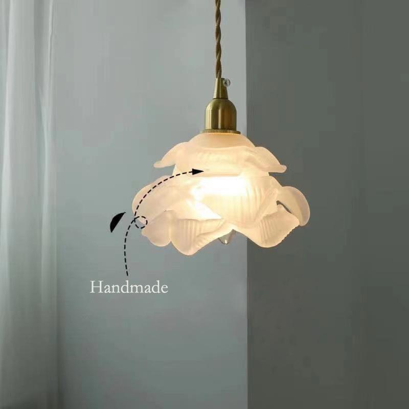 LumaBloom Französische Vintage LED Pendelleuchte | Blütenförmiges Glasdesign | 1-Licht | Elegante Beleuchtung
