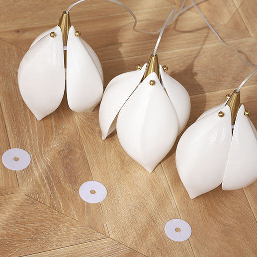 Magnoliva Keramikwandleuchte | Retro-Blumendesign | Eisenrahmen | Schlafzimmerbeleuchtung