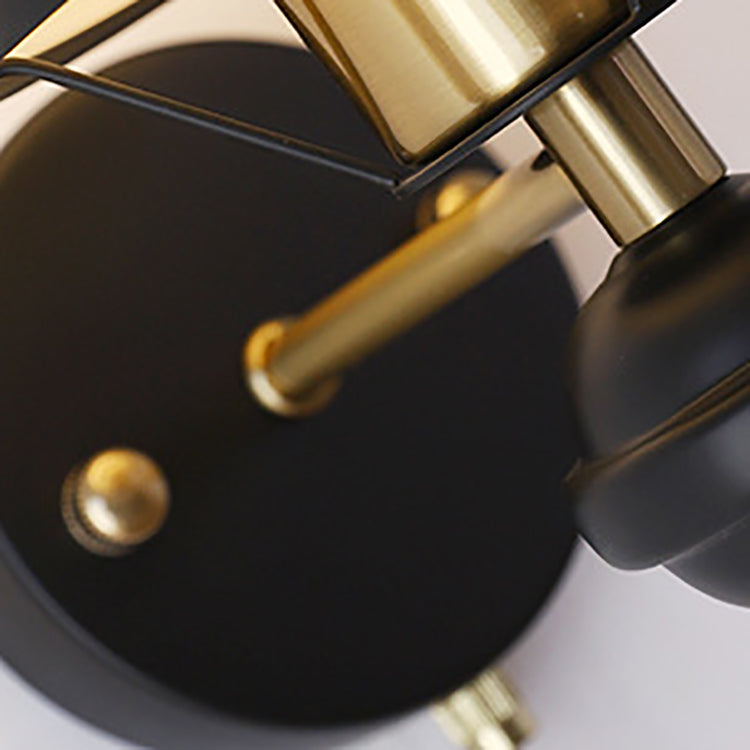 GeoLuxe Französische Geometrische Wandlampe | Eisen & Glas | 1-Licht Design für Wohnzimmer