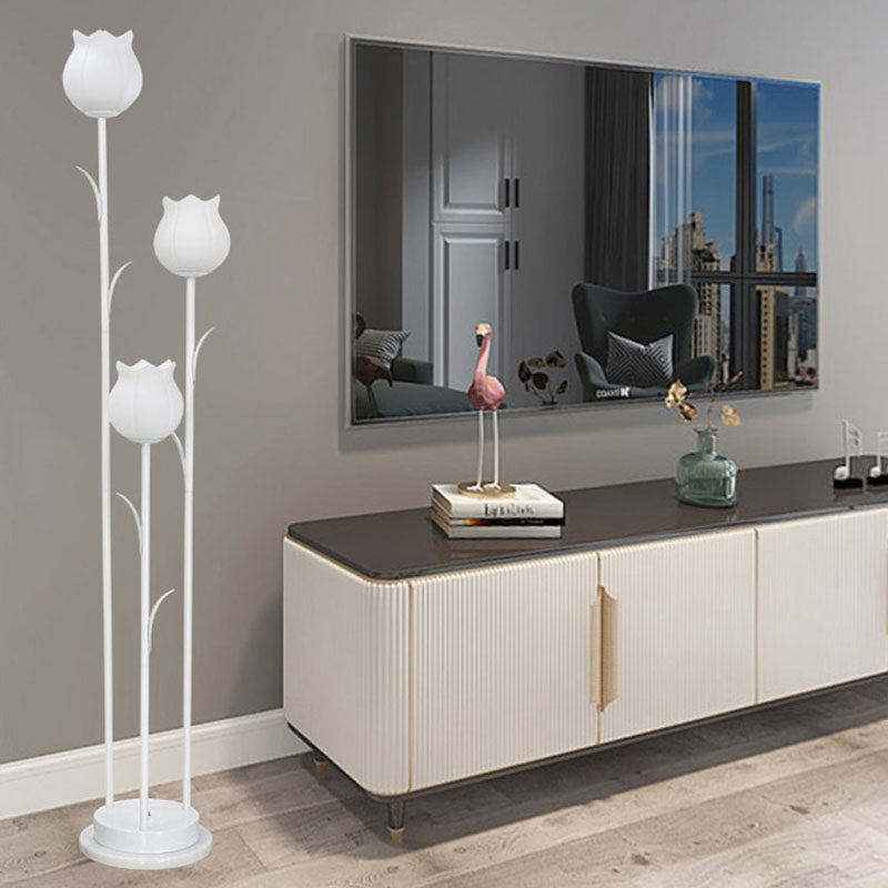 Fiorenza Stehlampe | Skandinavisches Design | Zylindrische Blütenform | 3-flammige Beleuchtung für Wohnzimmer