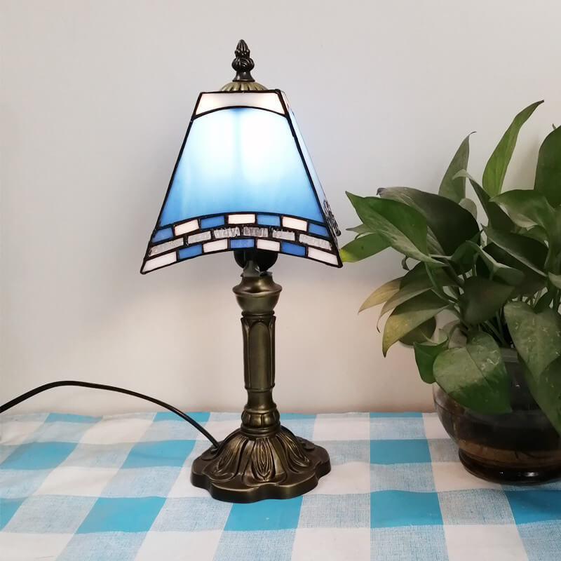 VitraLume Vintage Tiffany Tischlampe | Quadratisches Glasdesign | Kunstvolle Beleuchtung | Dekorativ & Funktional