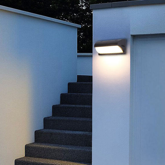 Zynistra AquaGlow Außenwandleuchte | Geometrisches Design | Wasserdicht | LED mit Sensor