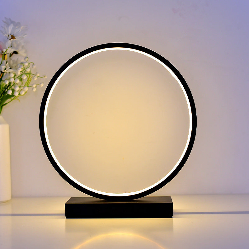 CircleLume USB LED Nachtlicht | Nordic Design | Tischlampe mit Hirschfigur | Warmweißes Licht & Dimmbar