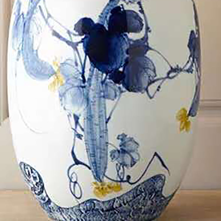 CeramaLuna Handbemalte Tischlampe | Traditioneller chinesischer Stil | Stoffschirm | Elegantes Design für Schlafzimmer