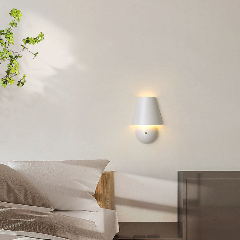 TrapeLux LED Wandleuchte | Modernes Trapez-Design | Eisen & Acryl | Warmweißes Licht