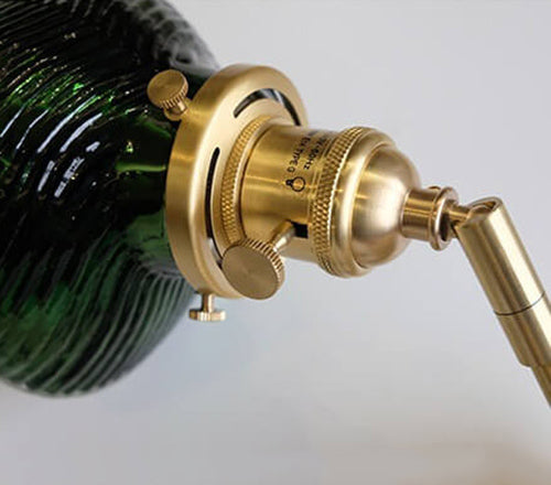 Emerlux Verdant Wandlampe | Vintage Design mit Smaragdgrünem Glas & Messingarm | Hochwertige Beleuchtung