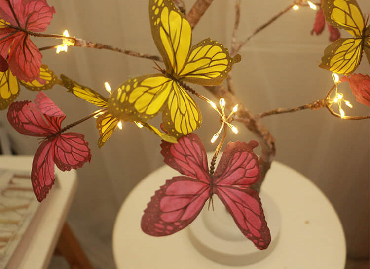 ButterBloom LED Tischlampe | Kreatives Schmetterlings-Design | Baumleuchte | Stimmungslicht