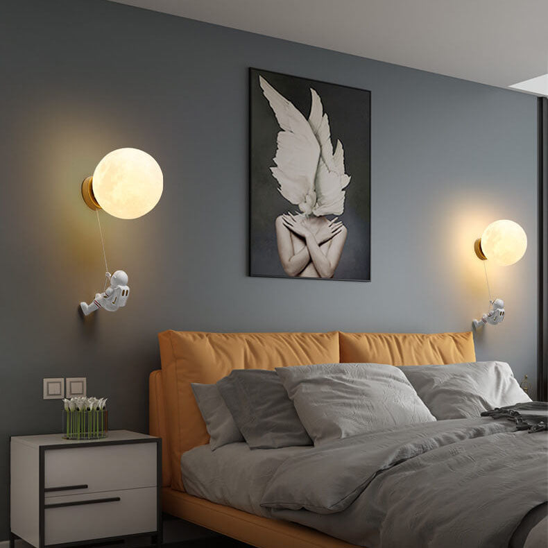 AstroLuxe Kreatives Astronaut Wandlampe | Eisen- und Harzdesign | Einzigartige Beleuchtung für Schlafzimmer | Stimmungslicht
