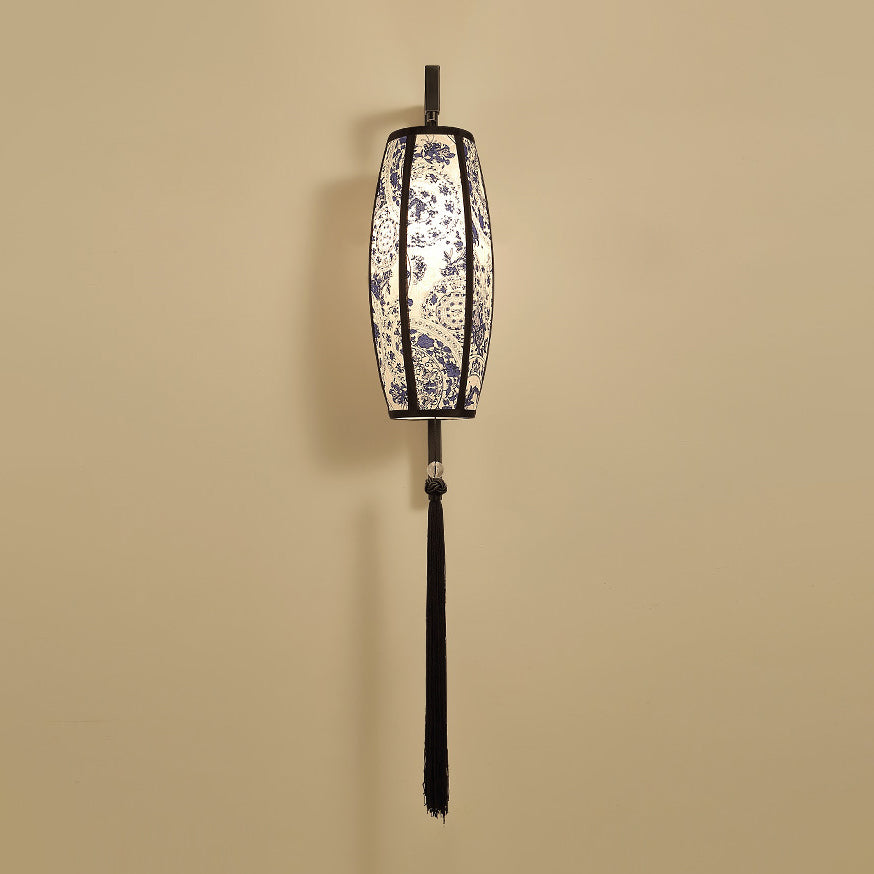 SinoGlow Wandlampe | Chinesisches Vintage-Design | Stofflaterne mit Quasten | 1-Licht