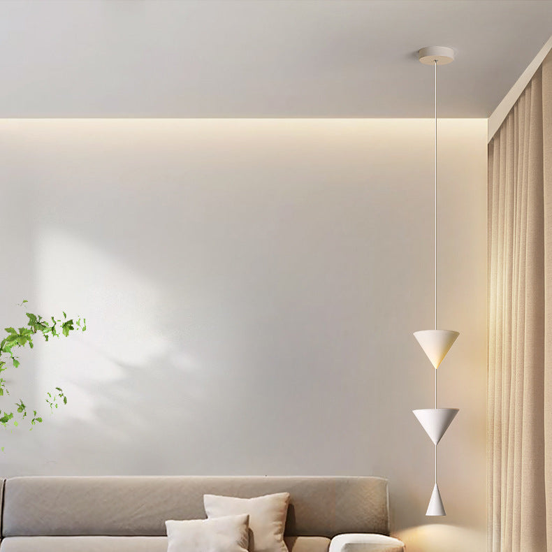Conevia Minimalistische LED Pendelleuchte | Modernes Kegeldesign | Aluminium & Acryl | Stimmungsvolle Beleuchtung für Schlafzimmer
