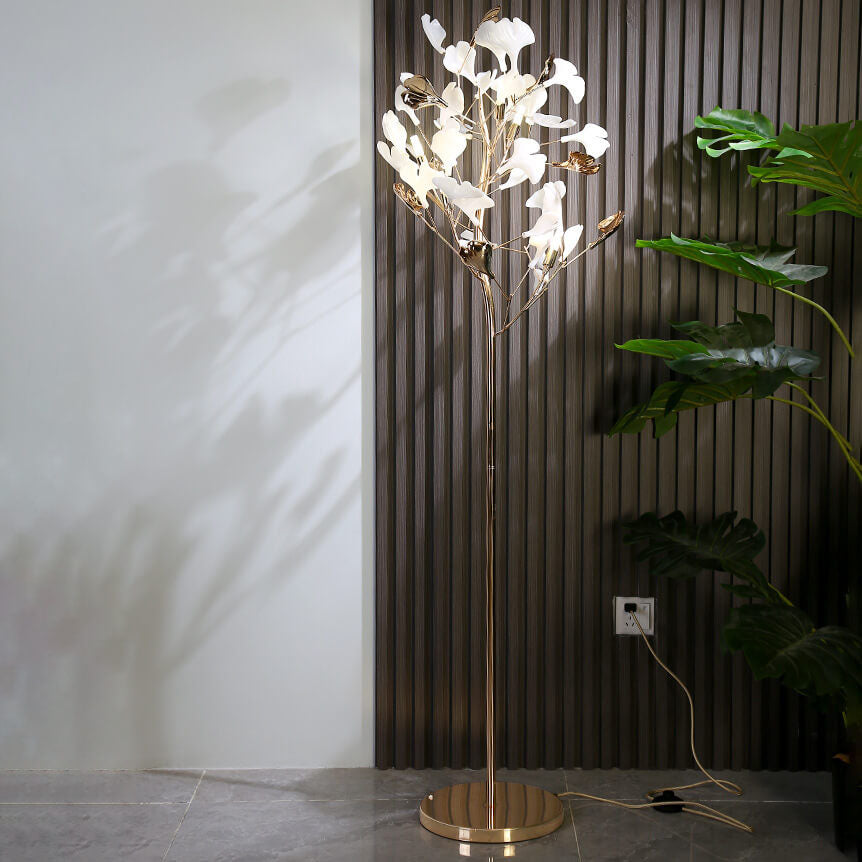 GinkoLuxe Stehlampe | Nordisches Design | Dekorative Ginkgo-Blätter | 5-Licht Bodenlampe | Elegantes Wohnaccessoire