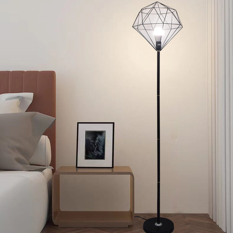 Diamoro Stehlampe | Modernes Hohldesign | Eisen in Diamantform | Stilvolle Beleuchtung für Arbeitszimmer
