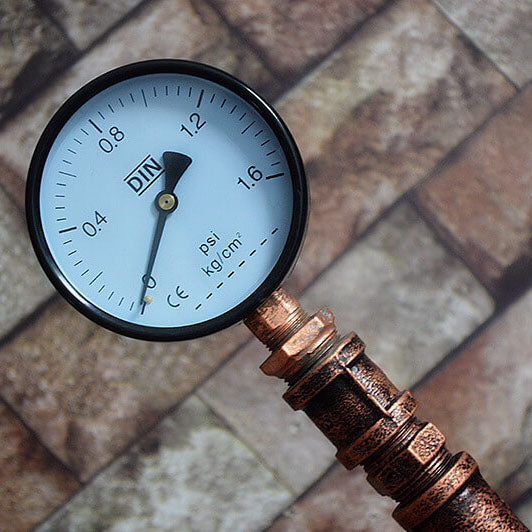 PipeLuxe Steampunk Stehlampe | Industrial Design | Kupfer Wasserrohr | 2-Licht Vintage Leuchte