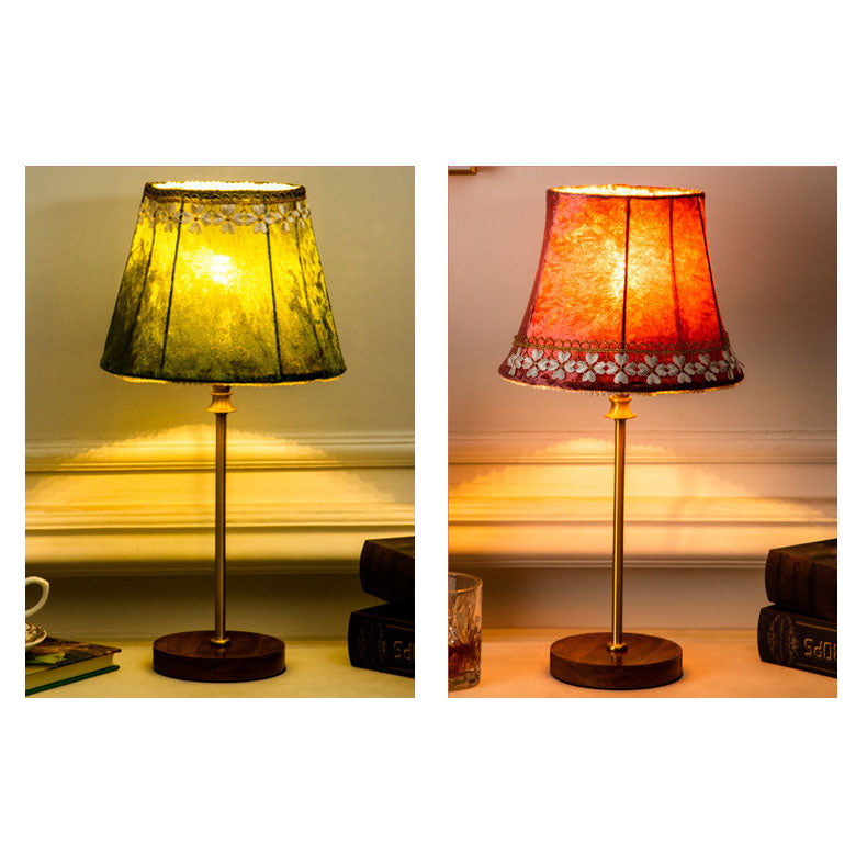 Velvora Europäische Tischlampe | Samt-Trommeldesign | Kupfer-Holz-Sockel | Wohnzimmerbeleuchtung