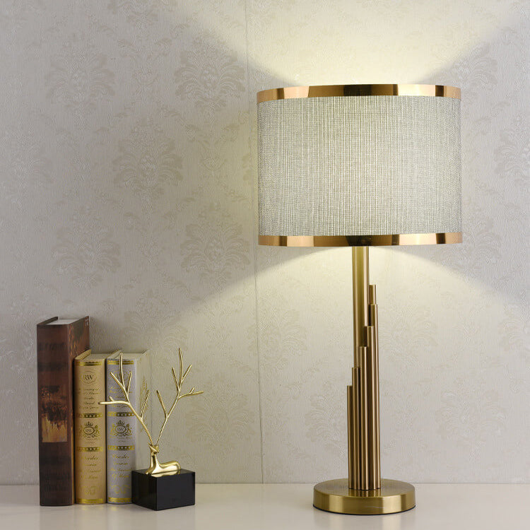 LuxeShade LED Tischlampe | Zylindrisches Stoffdesign | Moderne Beleuchtung | Deko für Zuhause