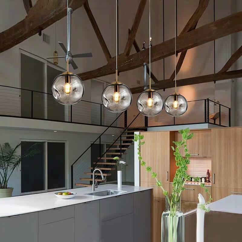 LunaSphere Glas Pendelleuchte | Kugelförmiges Design | Elegante Beleuchtung für Ihr Zuhause