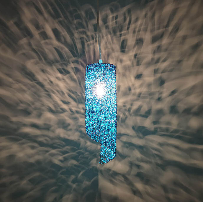 WireAura – Moderne Aluminiumspirale LED Pendelleuchte | Farbenfrohes Zylinderdesign | Elegantes Ambiente