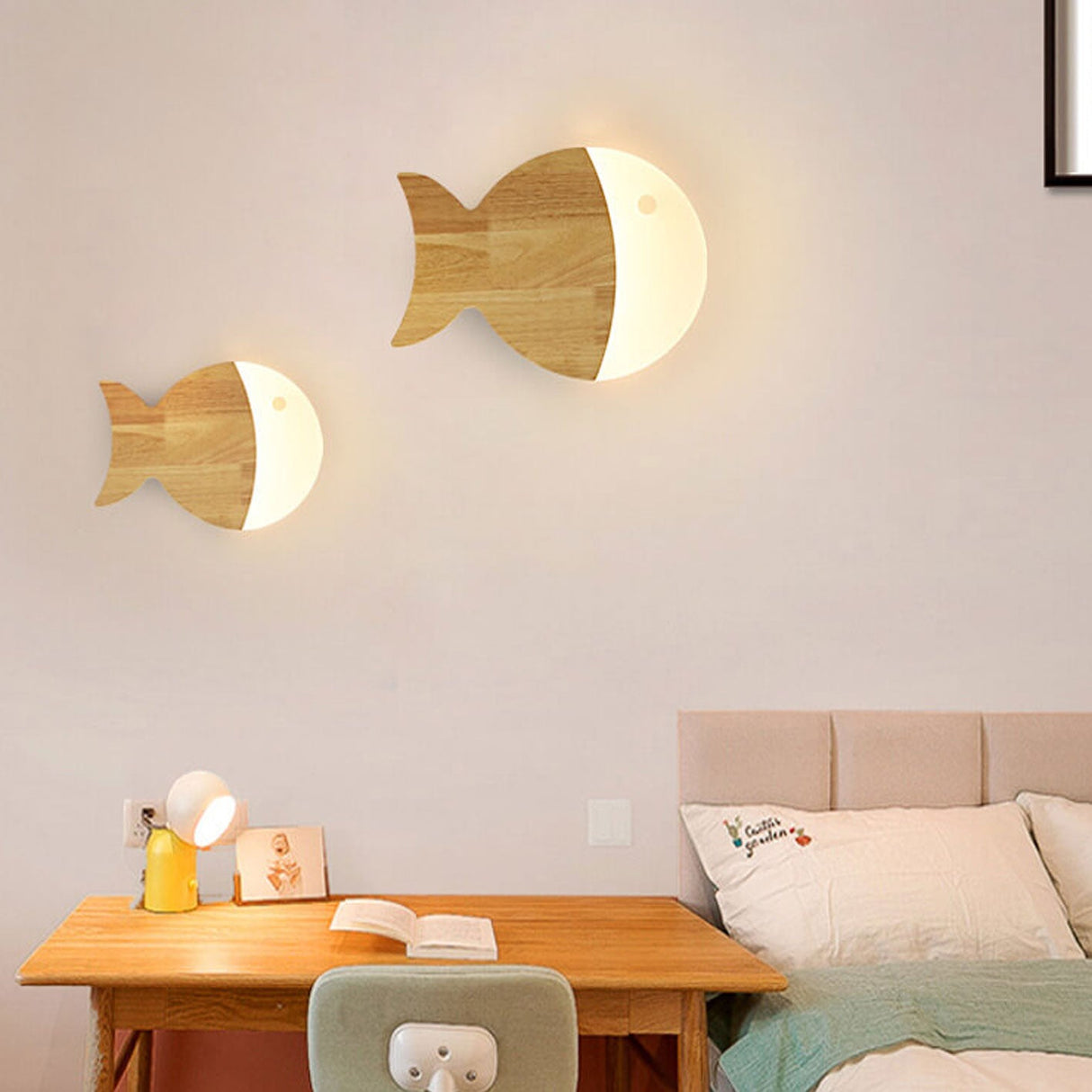 Fynnora Nordic Wandlampe | Eiche & Acryl | Minimalistisches Fisch-Design | LED Beleuchtung