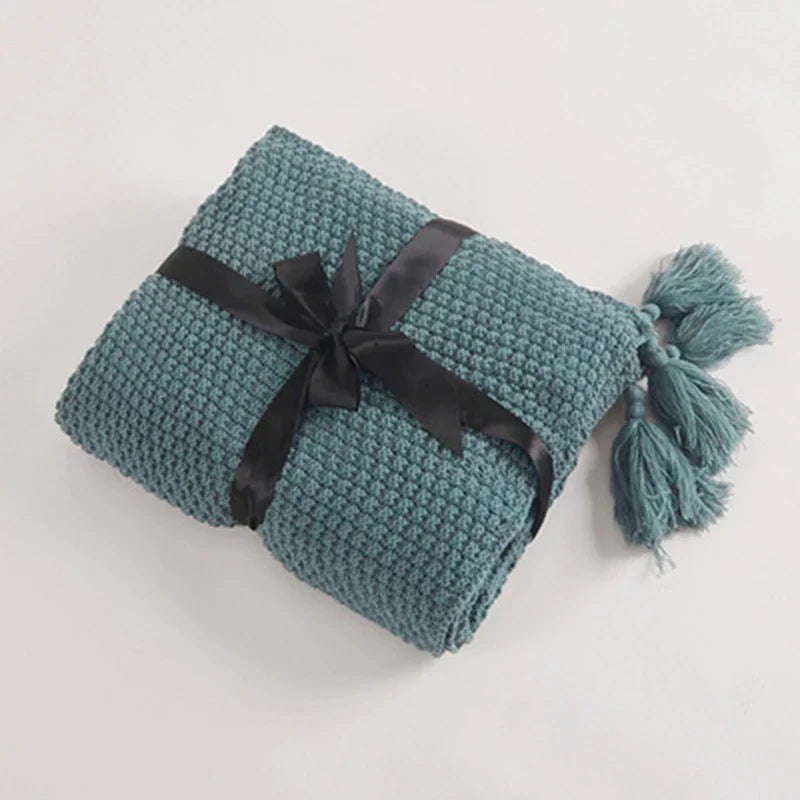 NordiWrap Gestrickte Wolldecke mit Quasten | Nordic Design | Kuschelig & Elegant | Perfekt für Zuhause