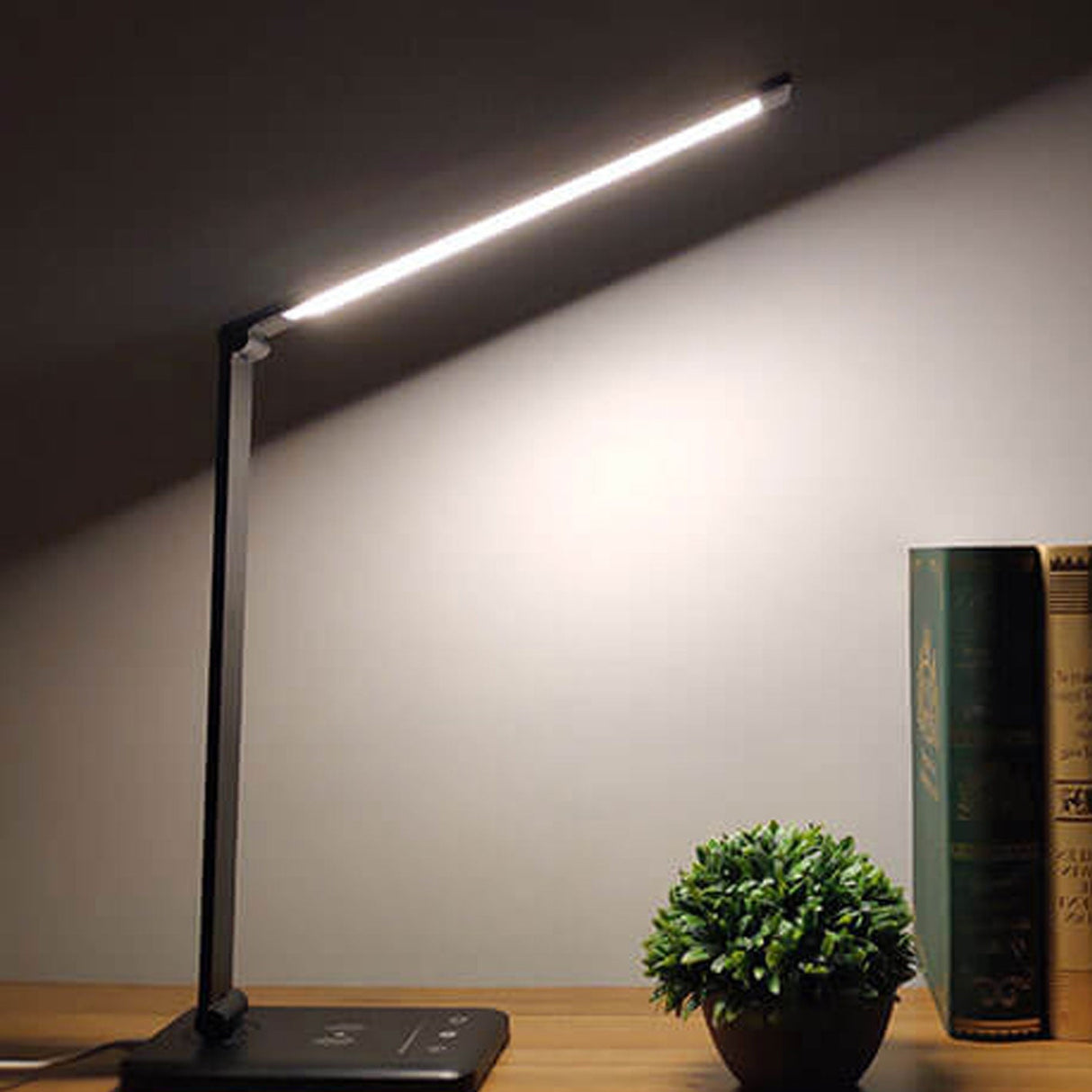 Lumosync FoldPro LED Tischlampe | Kabellos & Wiederaufladbar | Augenschutz | Dimmbar | USB-Ladestation