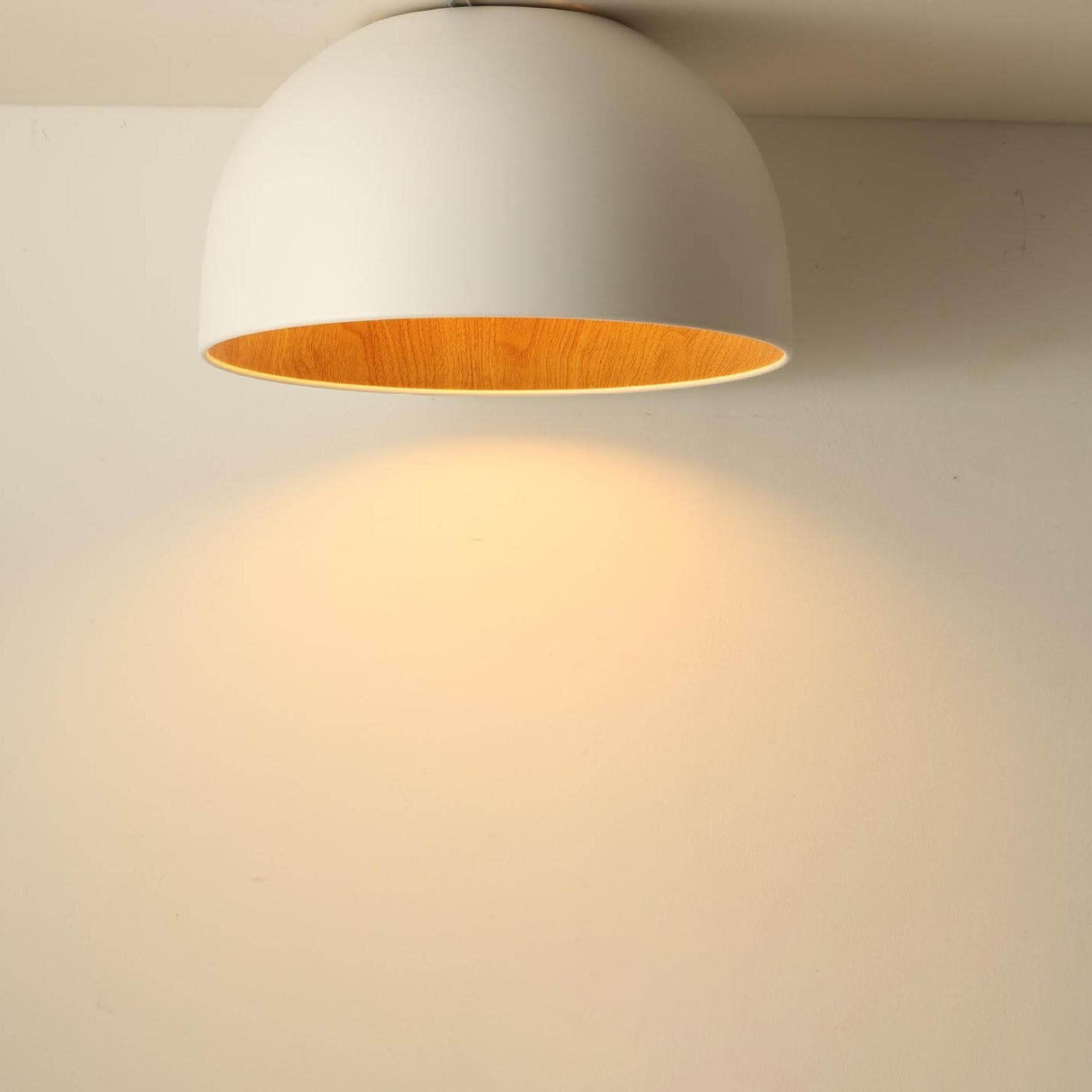 WoodAura Minimalist LED Deckenleuchte | Holzschale | Eisen | Flach- & Schrägdesign | Warmes & Weißes Licht | Modern & Stilvoll