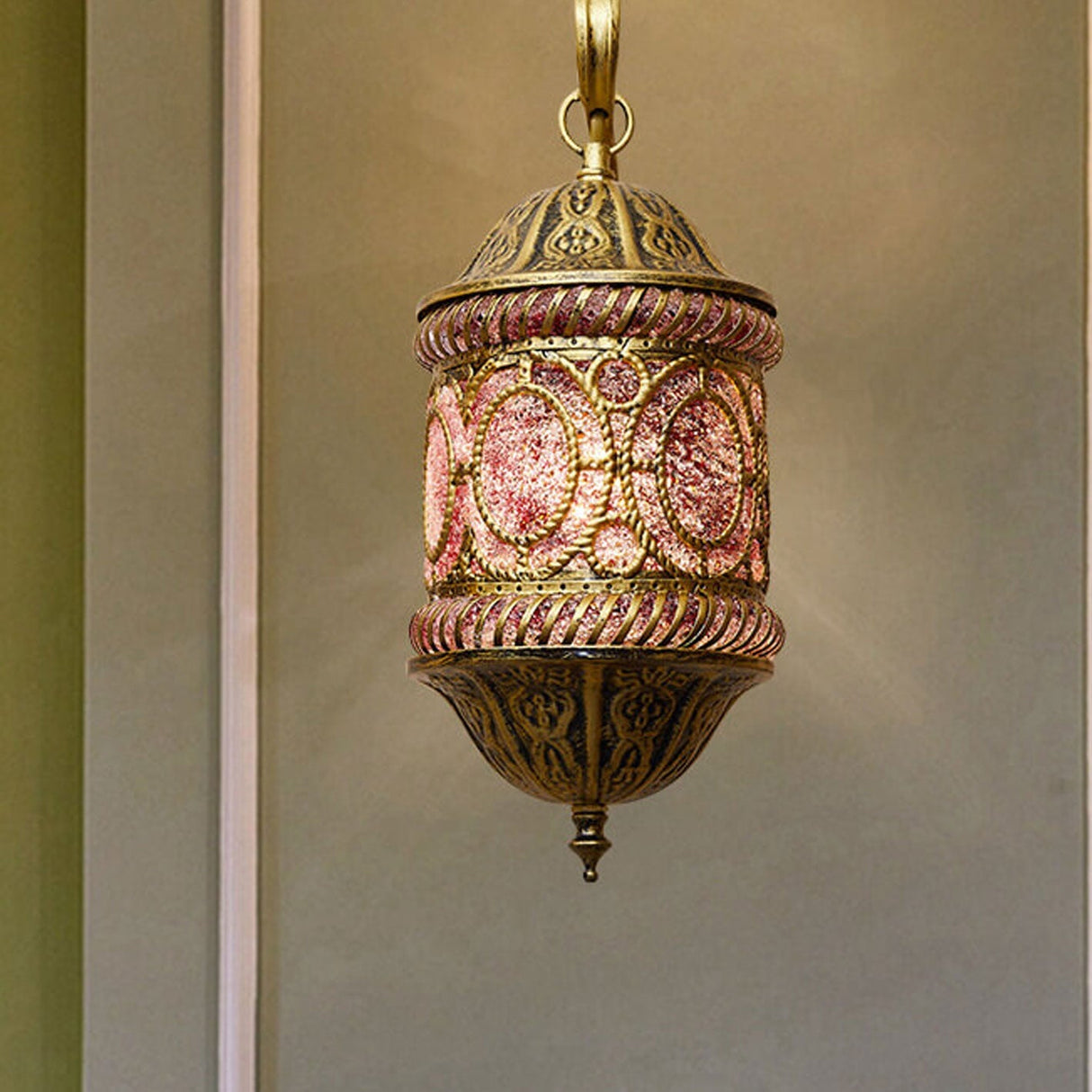 ZyraGlow Wandleuchte | Südostasiatisches Hohlmetall-Design | 1-flammige Lampe in Rosa