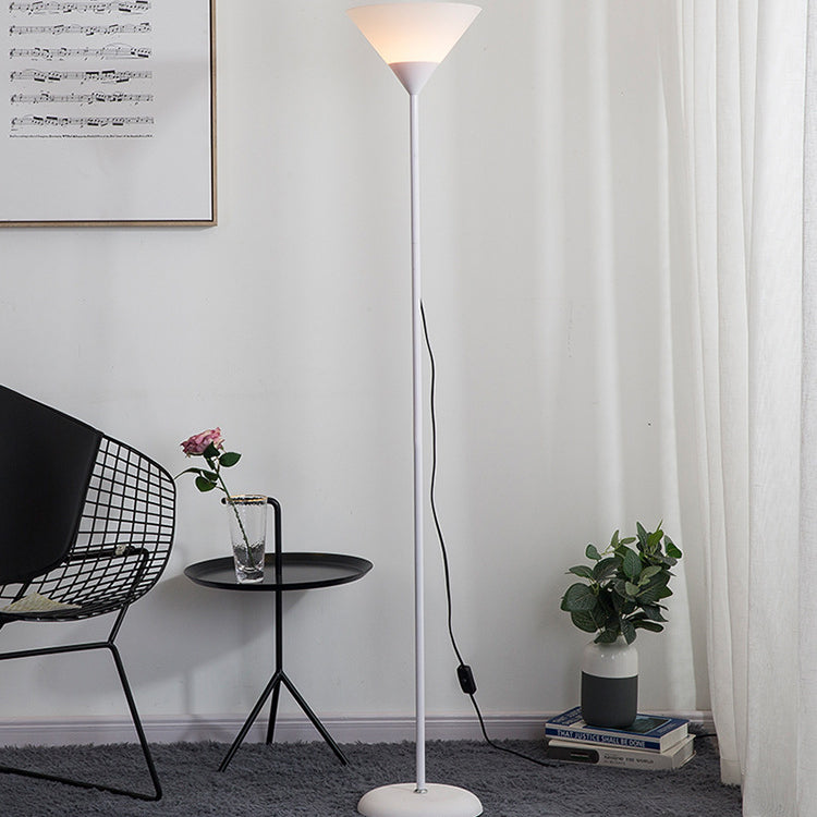 ZenFlo Creative Design Stehlampe | Kegelschirm | Minimalistisches Design | LED-Licht | Elegante Beleuchtung