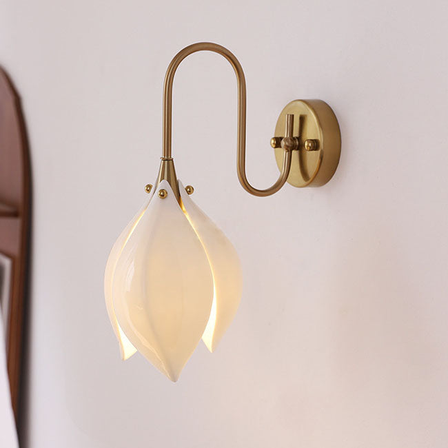 Magnoliva Keramikwandleuchte | Retro-Blumendesign | Eisenrahmen | Schlafzimmerbeleuchtung