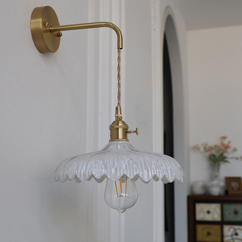 FloraGleam Wandlampe im Art-Deco-Stil | Eisen & Glasblüten-Schirm | 1 Licht | Elegantes Design für Schlafzimmer