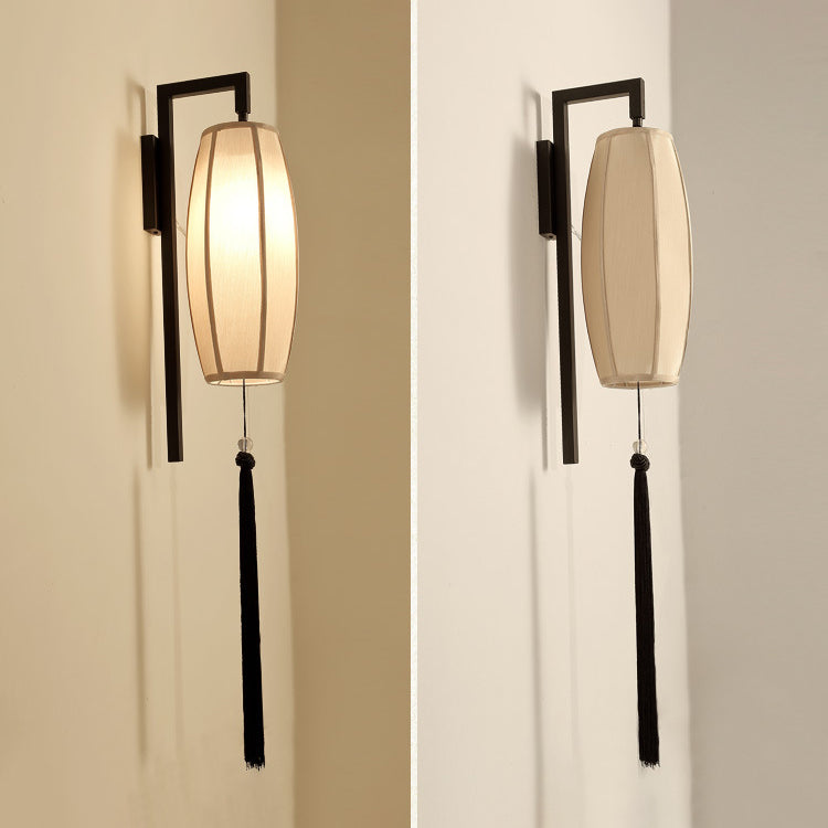 SinoGlow Wandlampe | Chinesisches Vintage-Design | Stofflaterne mit Quasten | 1-Licht