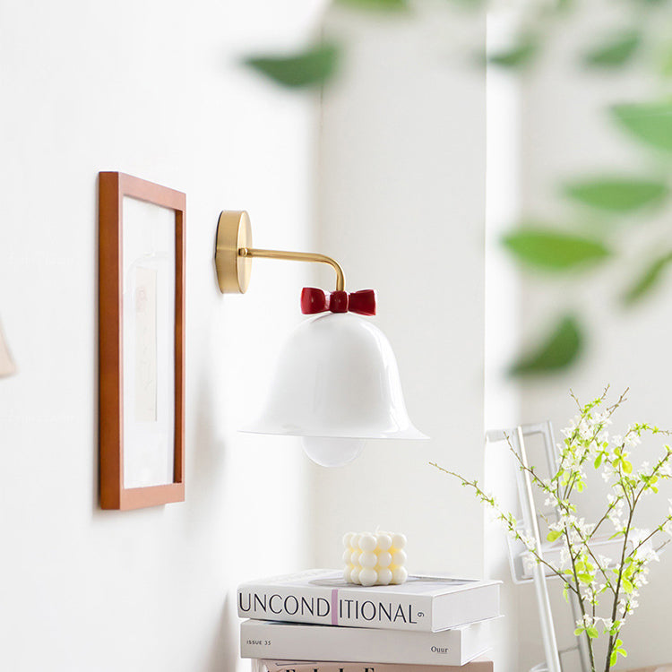 BelleFlare Französisches Design Wandlampe | Minimalistische Glockenform | Einzigartiges Dekor | Iron Wall Sconce