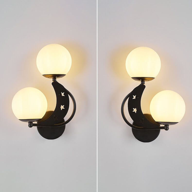 Asterovia DuoGlow Wandleuchte | Nordisches Design | Glas-Kugelschirme | 2-flammig | Mond- & Sternenmotiv