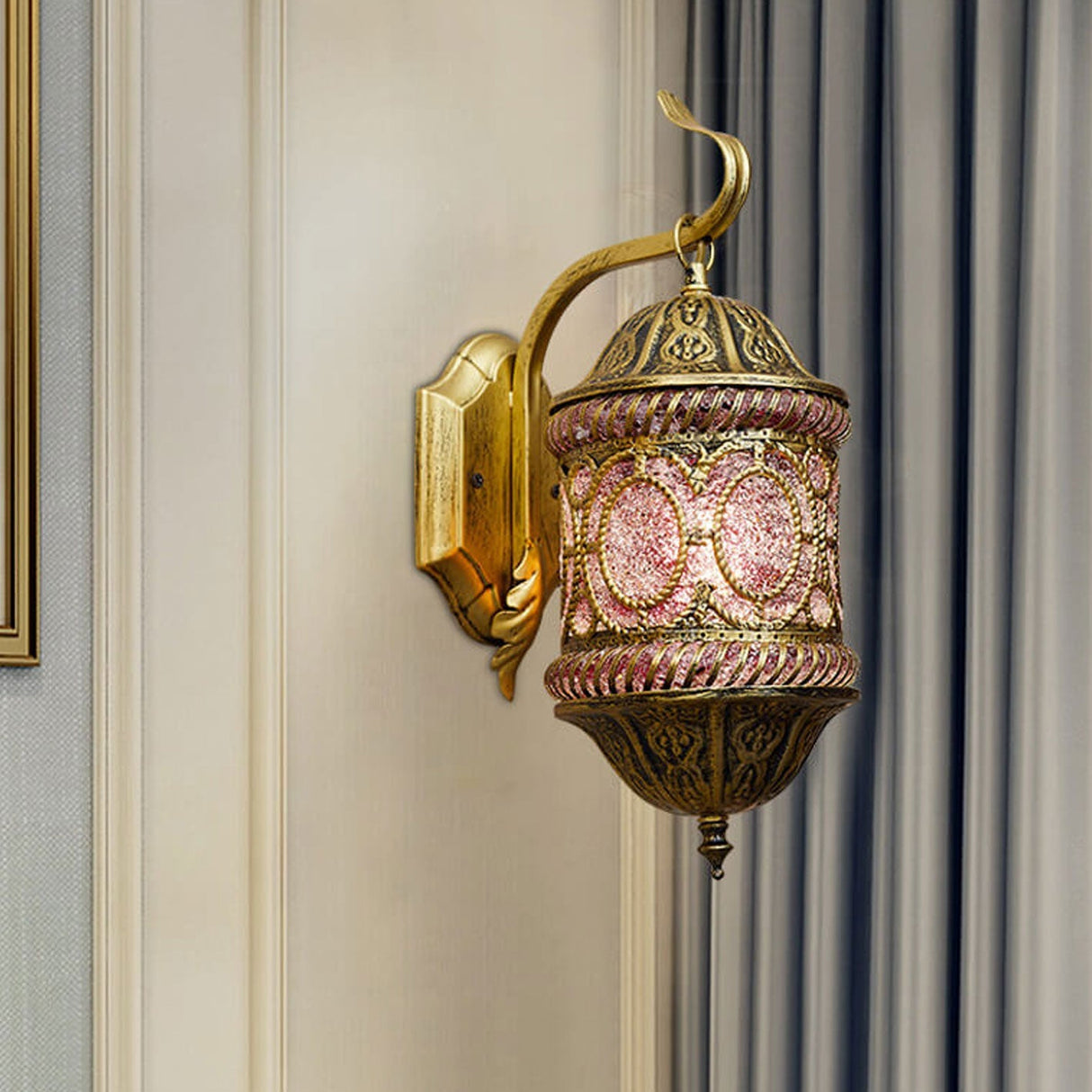 ZyraGlow Wandleuchte | Südostasiatisches Hohlmetall-Design | 1-flammige Lampe in Rosa