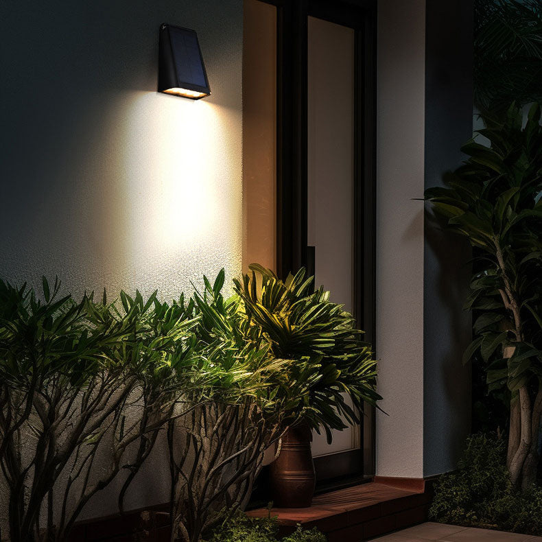 EcoGlint Rechteckige LED Wandlampe | Solarbetrieben | Minimalistisches Design für Garten und Terrasse