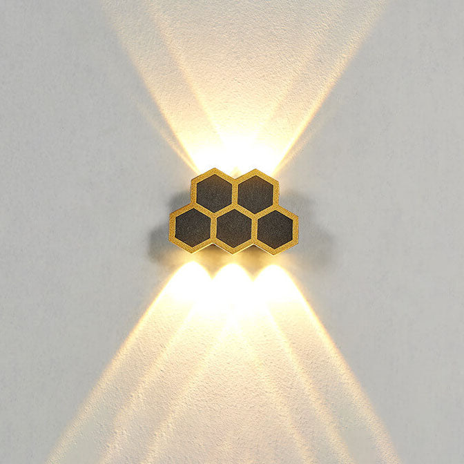 LumoHex Prime | Modernes Outdoor LED Wandlicht | Hexagon Schwarz-Gold Kombination