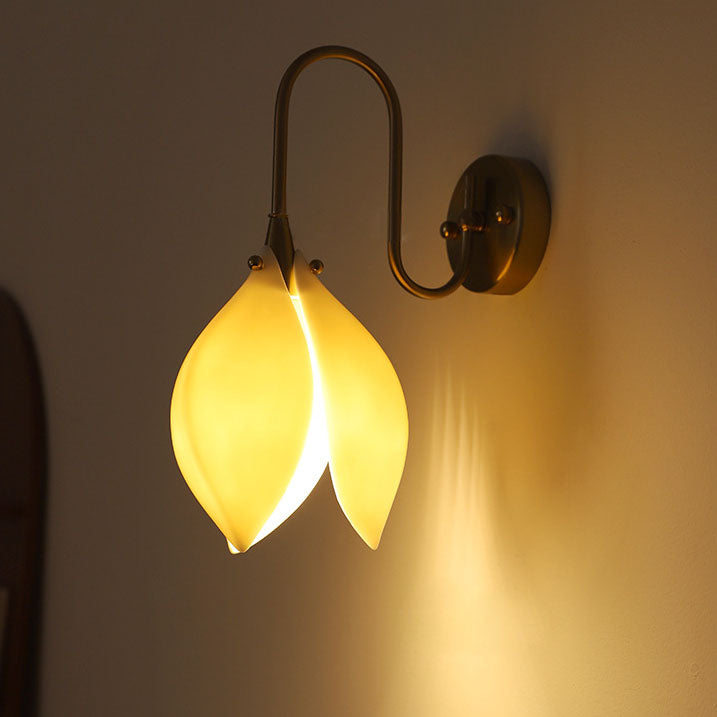 Magnoliva Keramikwandleuchte | Retro-Blumendesign | Eisenrahmen | Schlafzimmerbeleuchtung